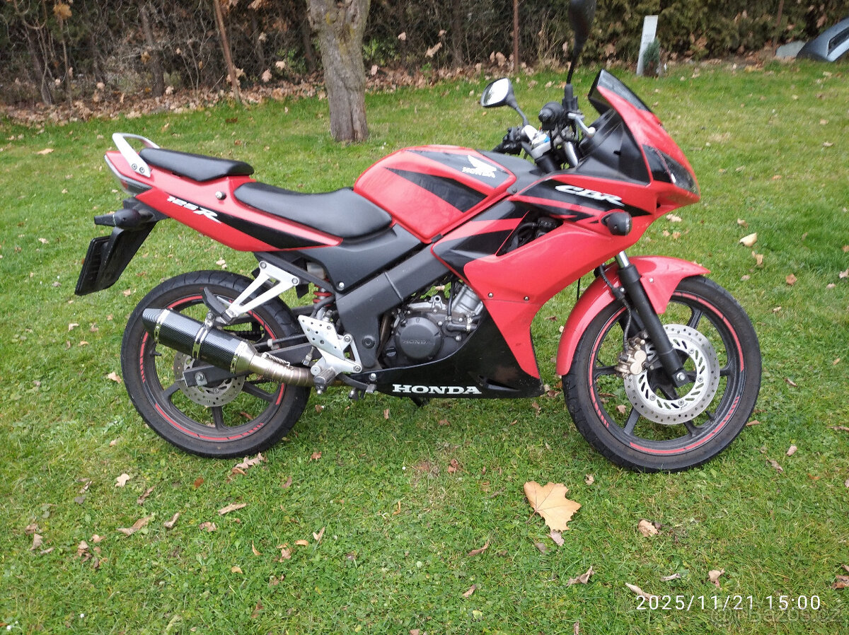 Honda CBR 125R rok 2009 -11kW - 46329 km- řidičák A1 - 2