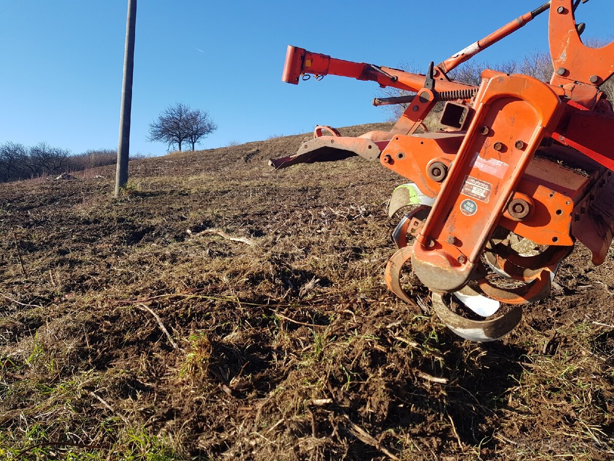 Traktor Avenger 26 ( 26 HP, 4x4) + příslušenství - 2