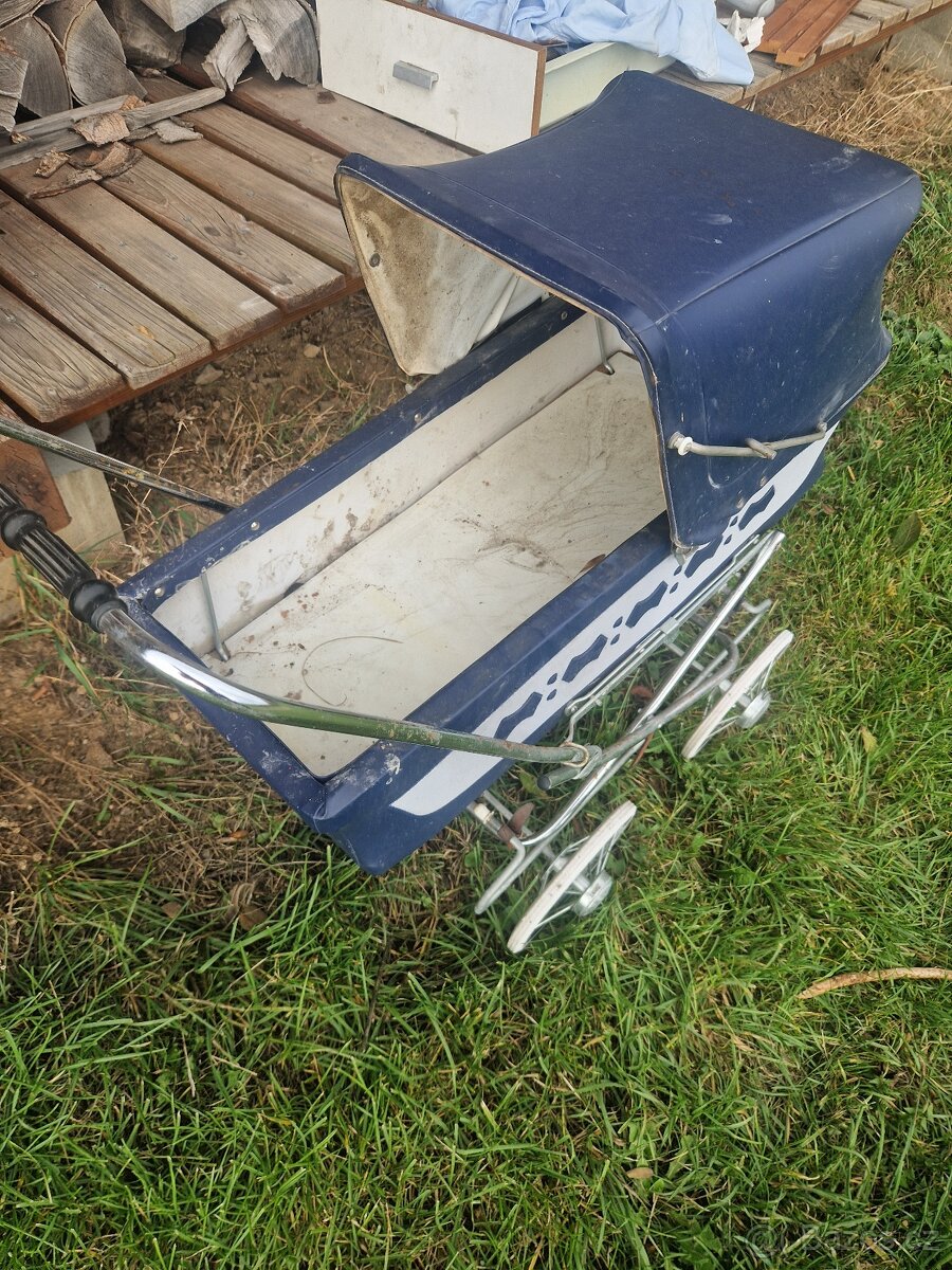 Starý dětský kočárek - 2