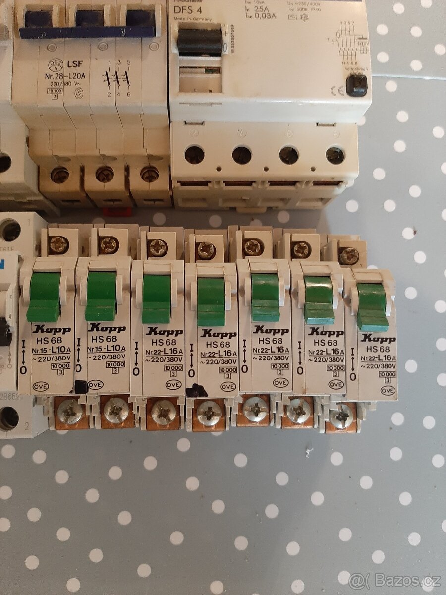 Jističe, prodouvé chrániče a zásuvky - 2