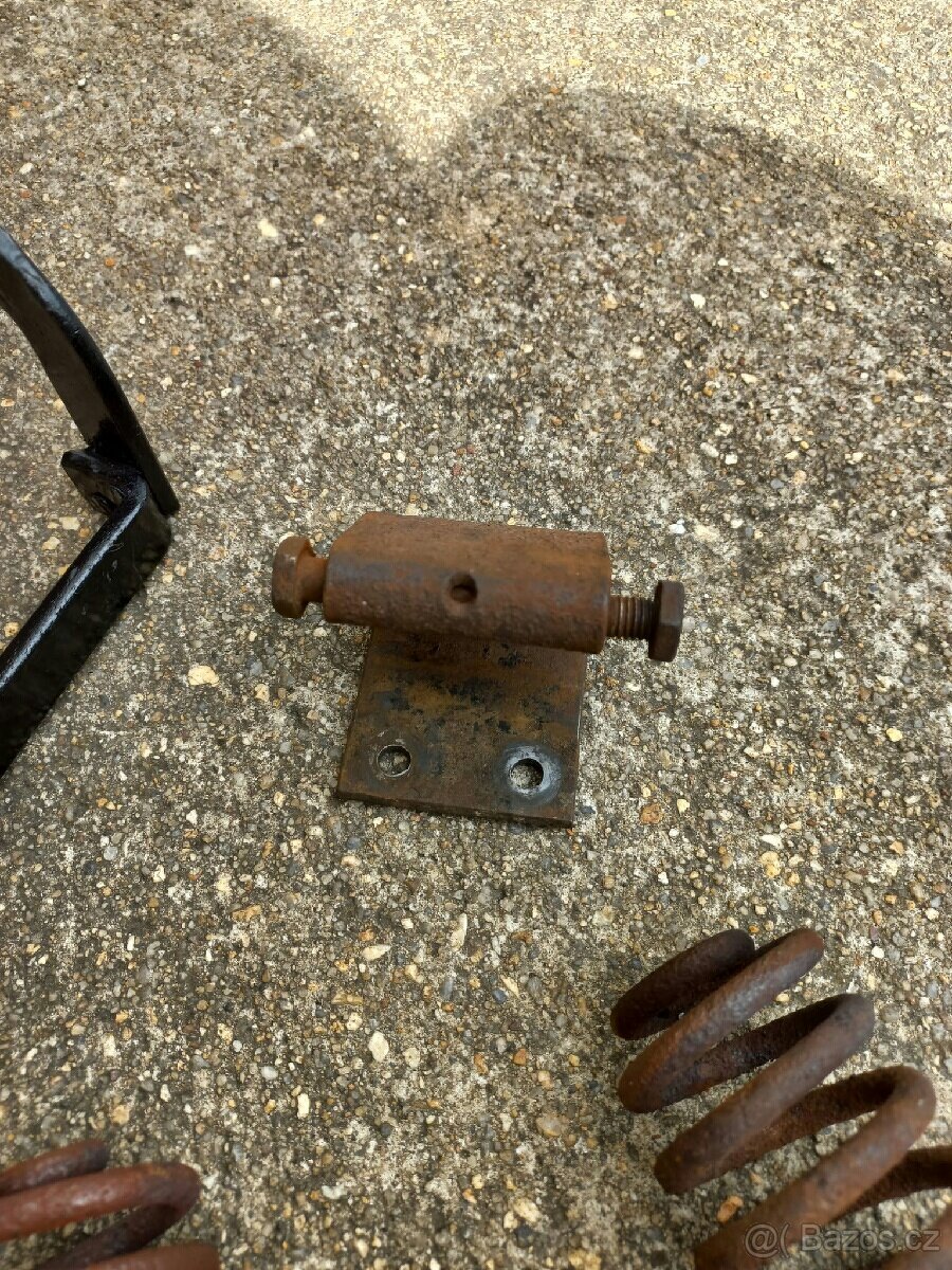 ČZ předvalečna -- Pružiny - Držák - 2