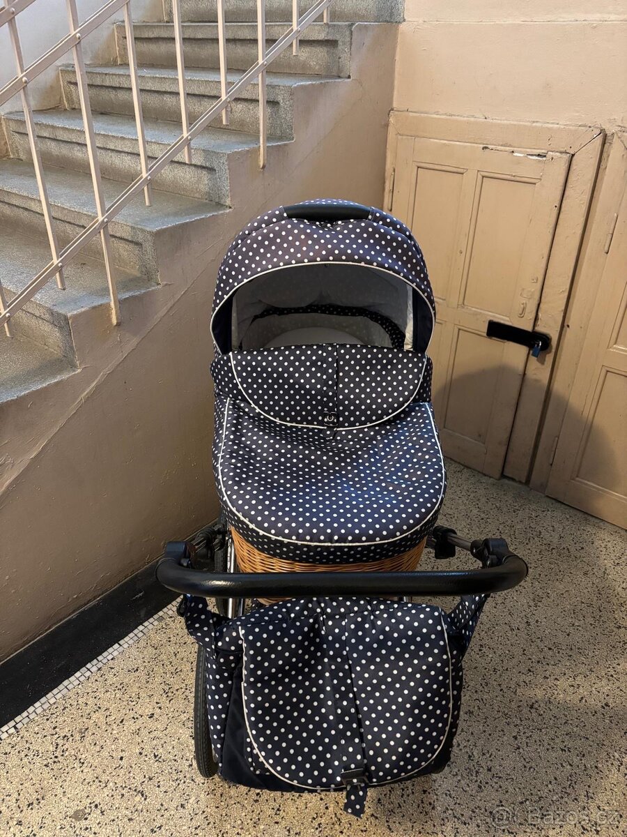 Houpací proutěný kočár - 2