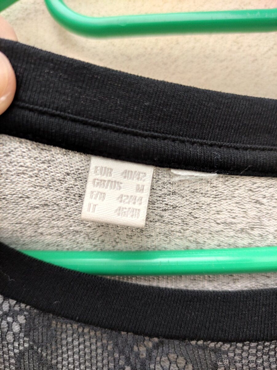 Šedý svetřík s krajkou - 2