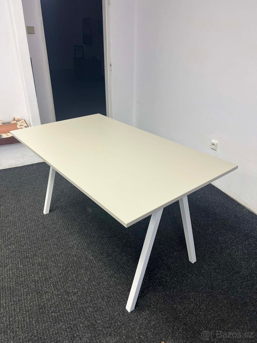 Ikea-stoly, židle, skříně - 2