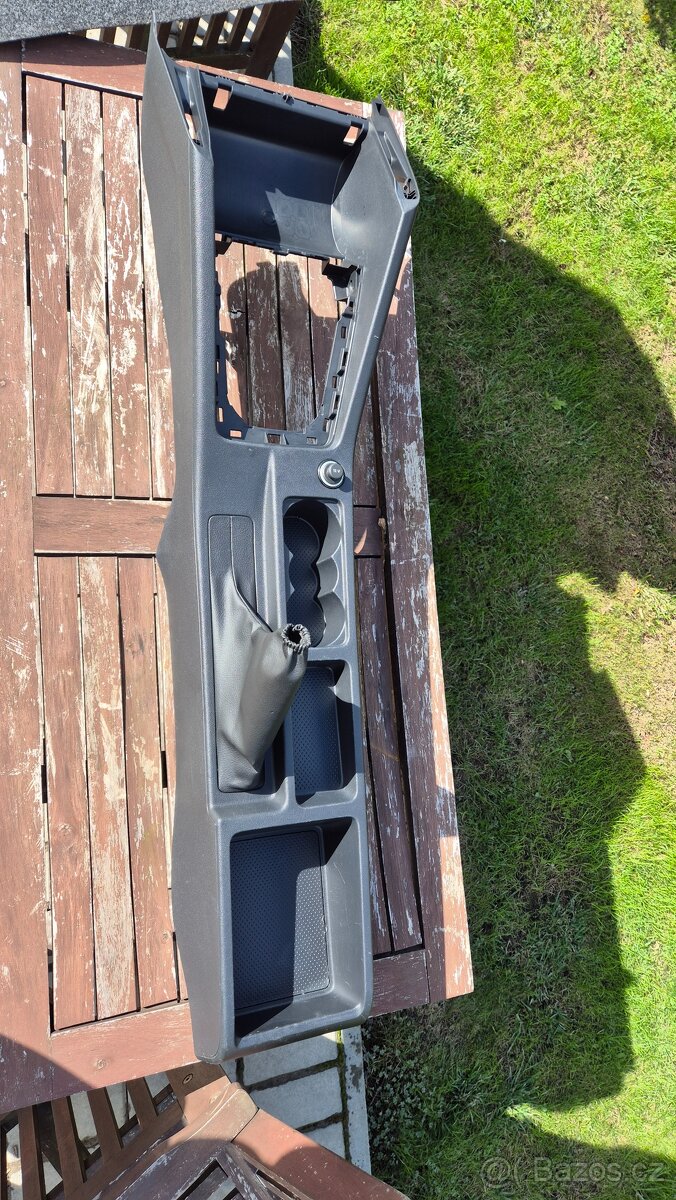 Středový tunel a řízení Škoda Octavia III - 2