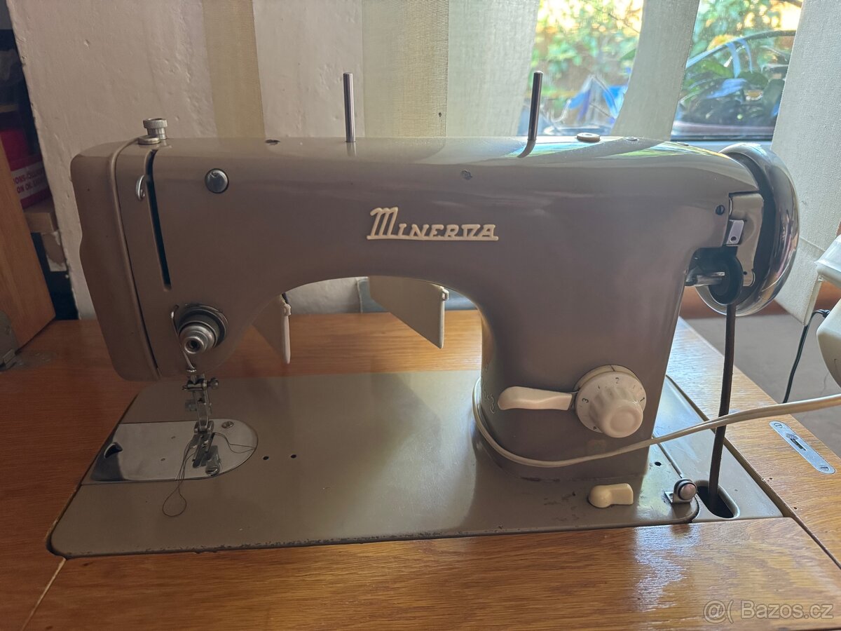 Šicí stroj MINERVA PLNĚ FUNKČNÍ - 2
