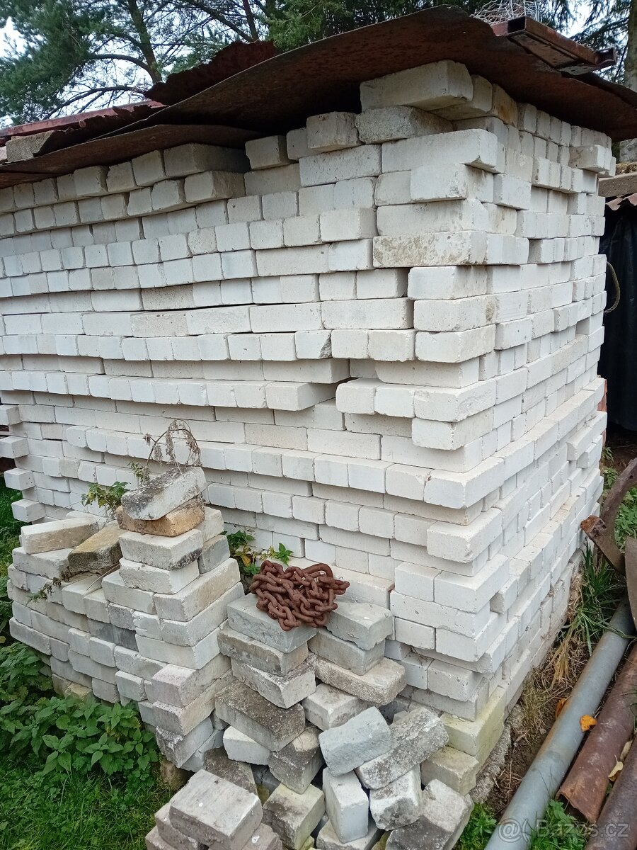 Prodám cihly lícové bílé - 2