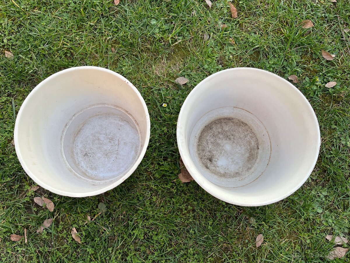 Daruji 2x velký květináč - 2