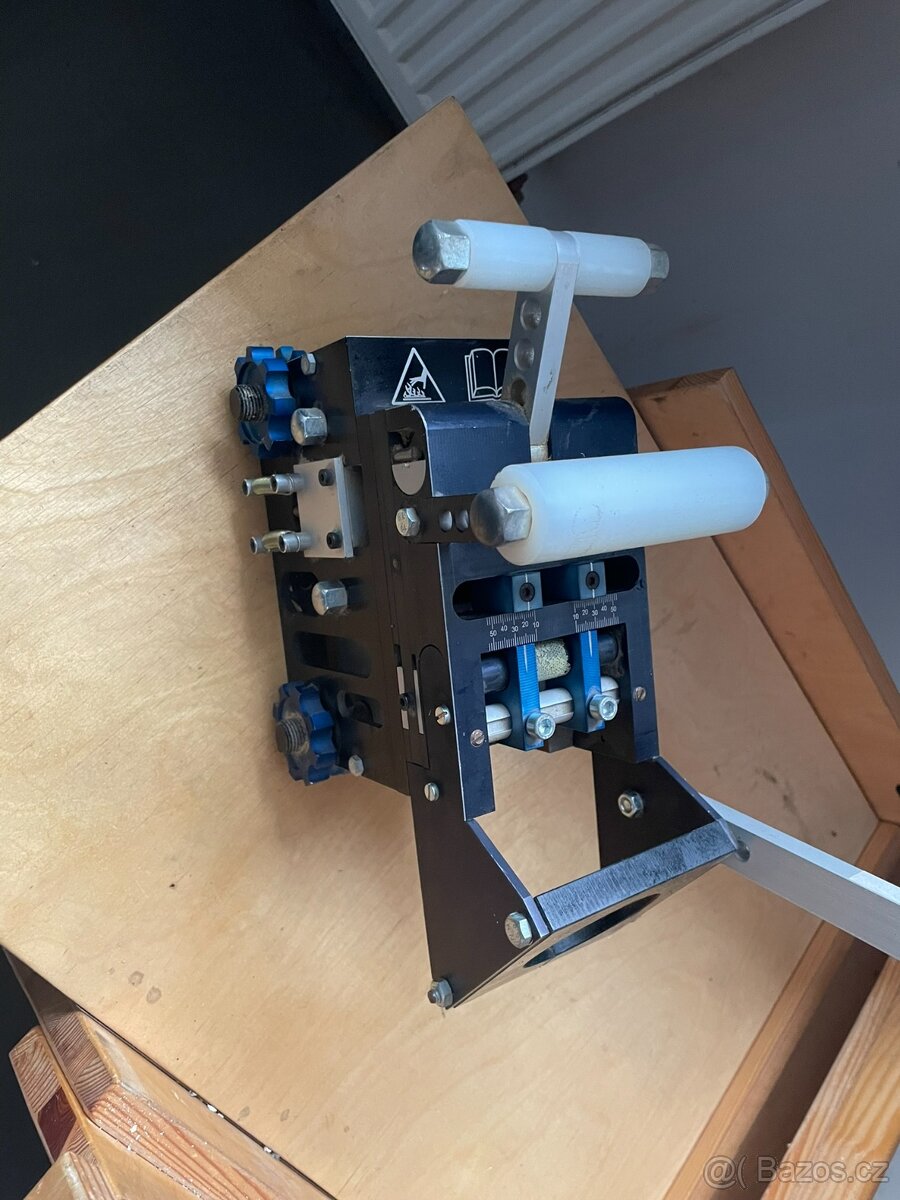 Ruční olepovací stroj - 2