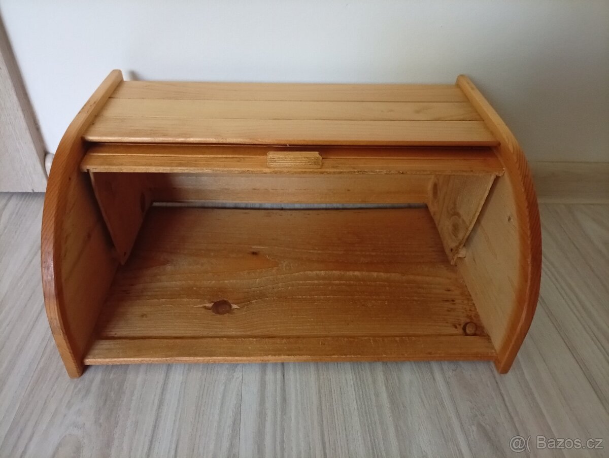 Dřevěný chlebník - 2