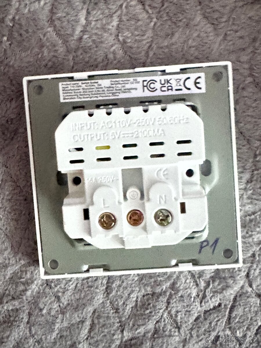 Zásuvka 220V s usb - 2