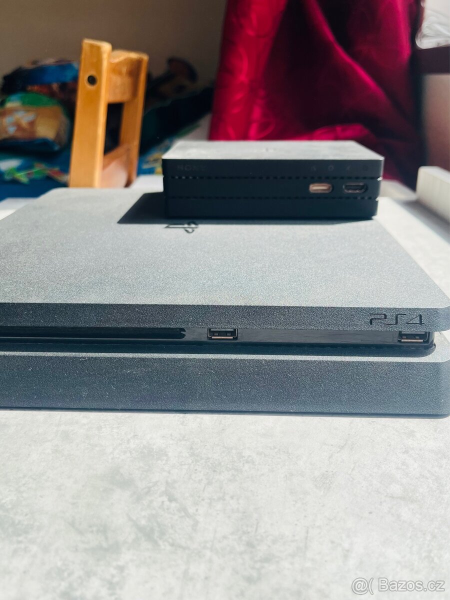 PS4 slim 500gb, set PS VR, příslušenství a hry - 2