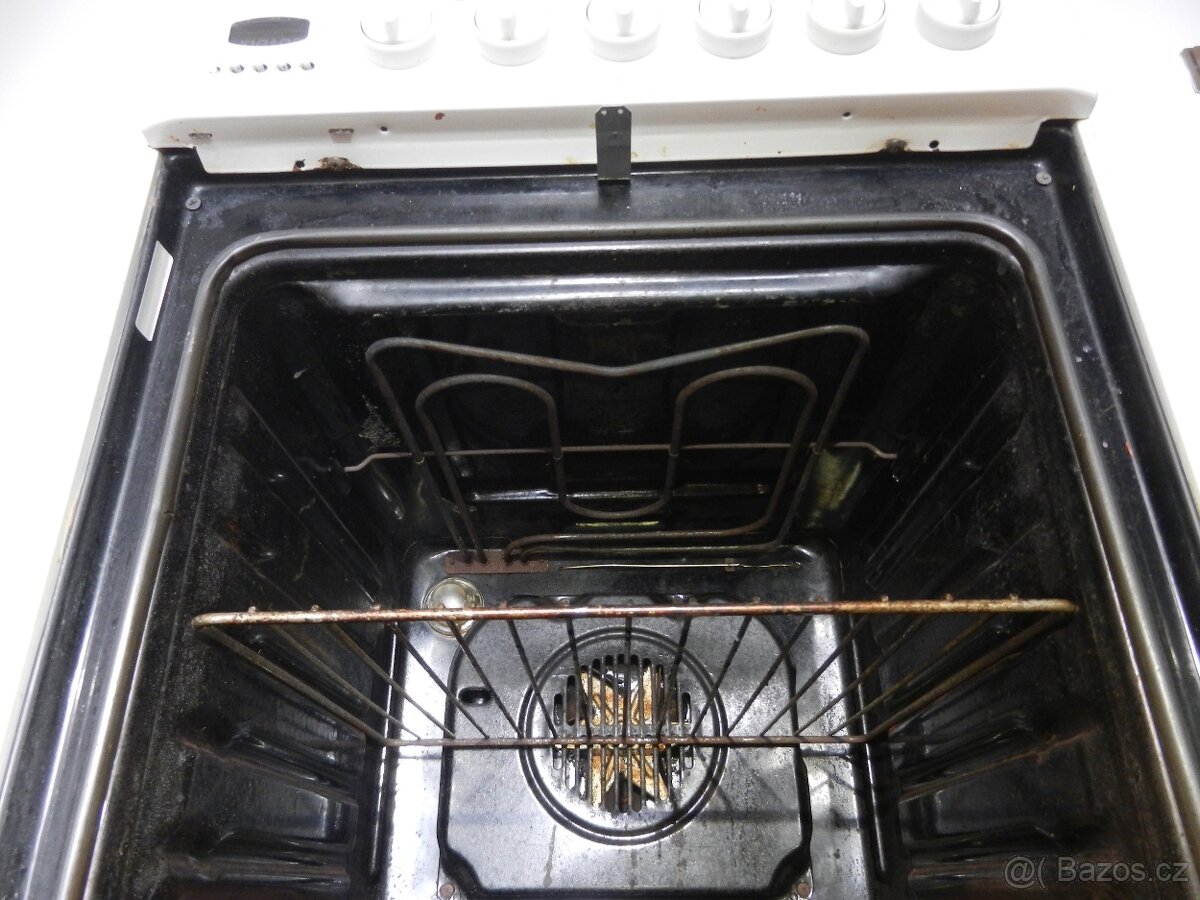 Sporák elk. INDESIT SCHOTT CERAN® za 13% ceny (Réservé) - 2