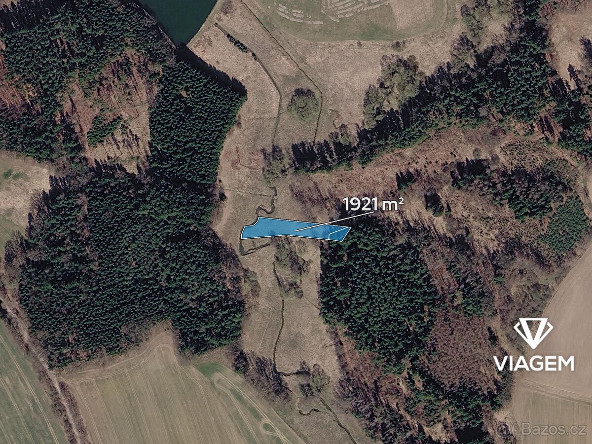 Pole 1 921 m² - 2