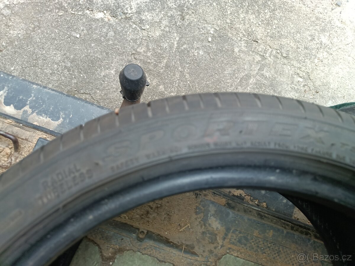 Pneu 205/40/16 - 2