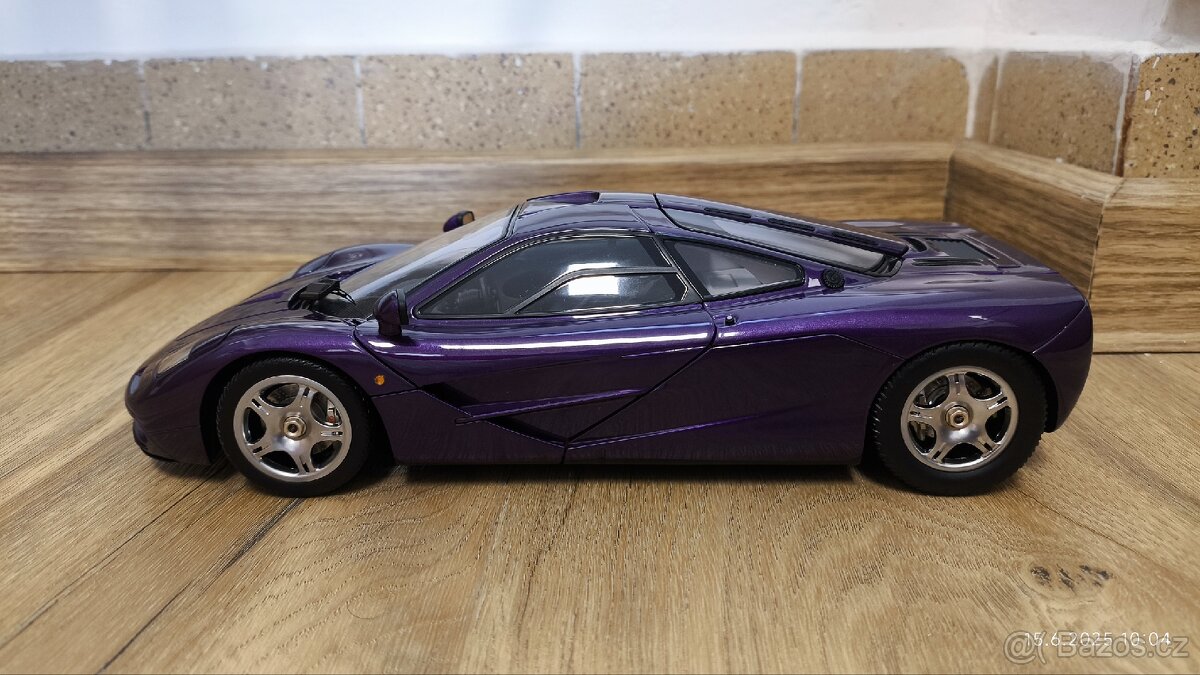 Model McLaren F1 1:18 LCD Models - 2