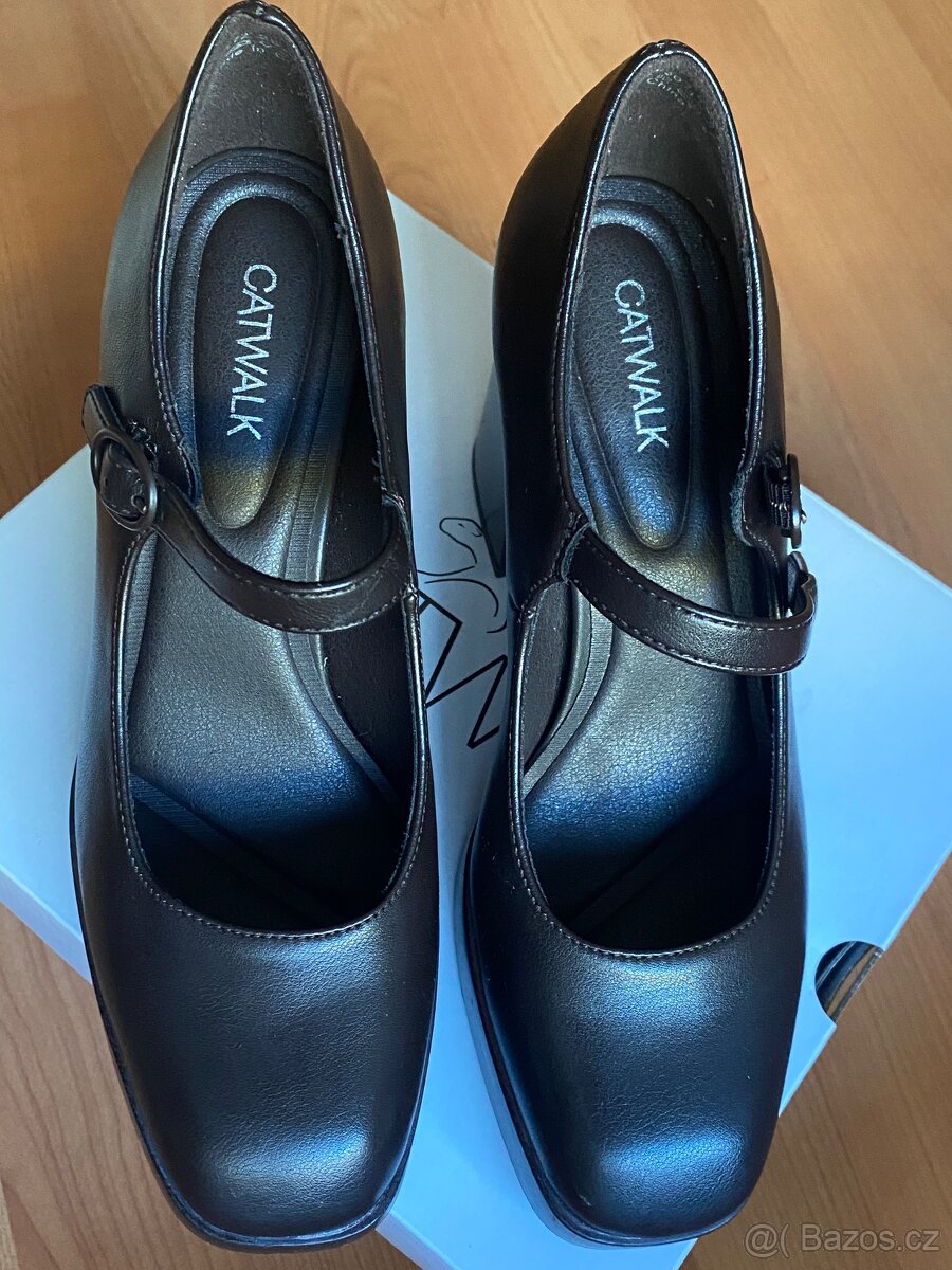 Tmavě hnědé boty na podpatku - 2