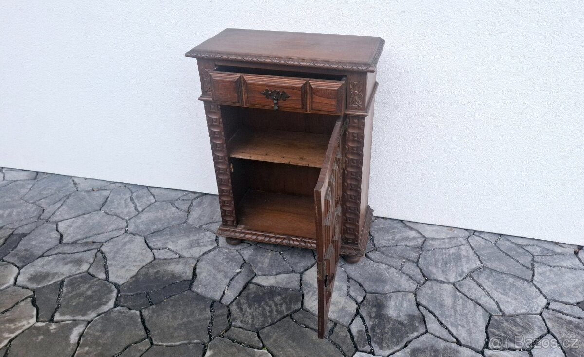Masivní starožitná řezbovaná komoda - 2