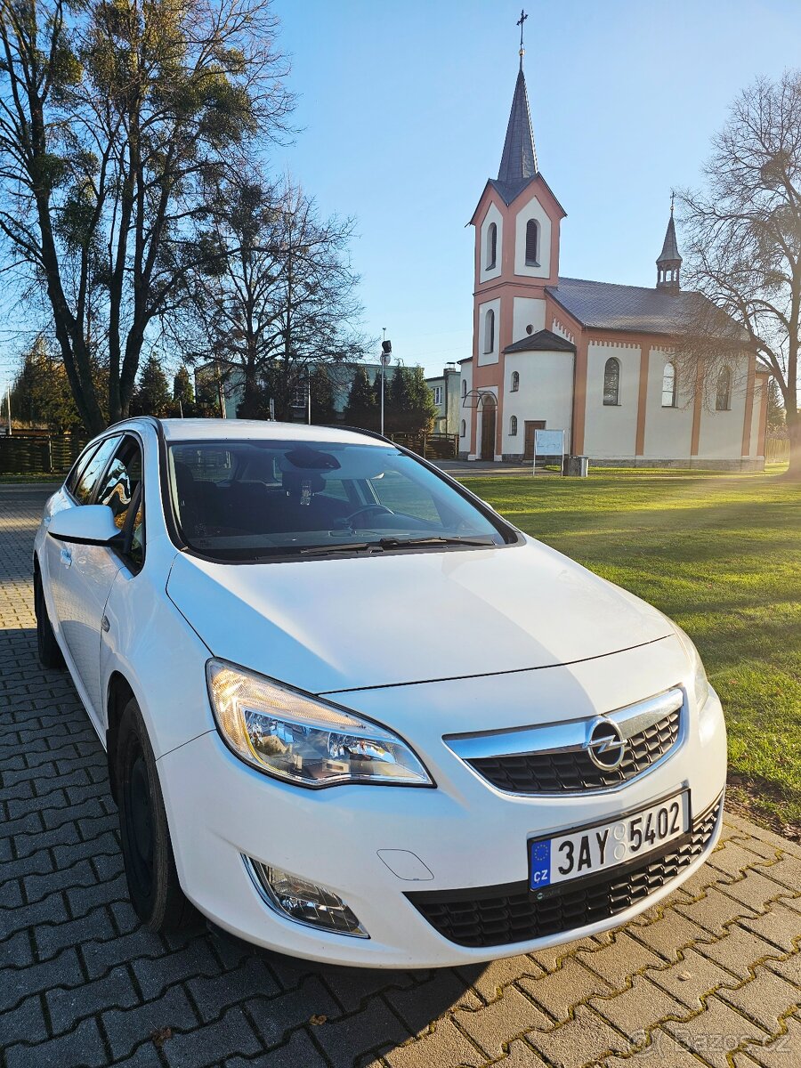 OPEL ASTRA J 1.6 85 KW 2012 /PLYN /TAŽNÉ - 2