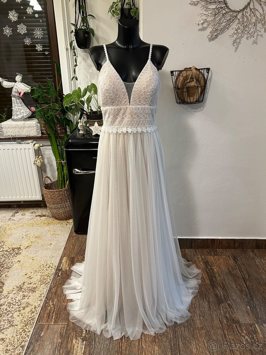 Svatební šaty, víc druhů - 2