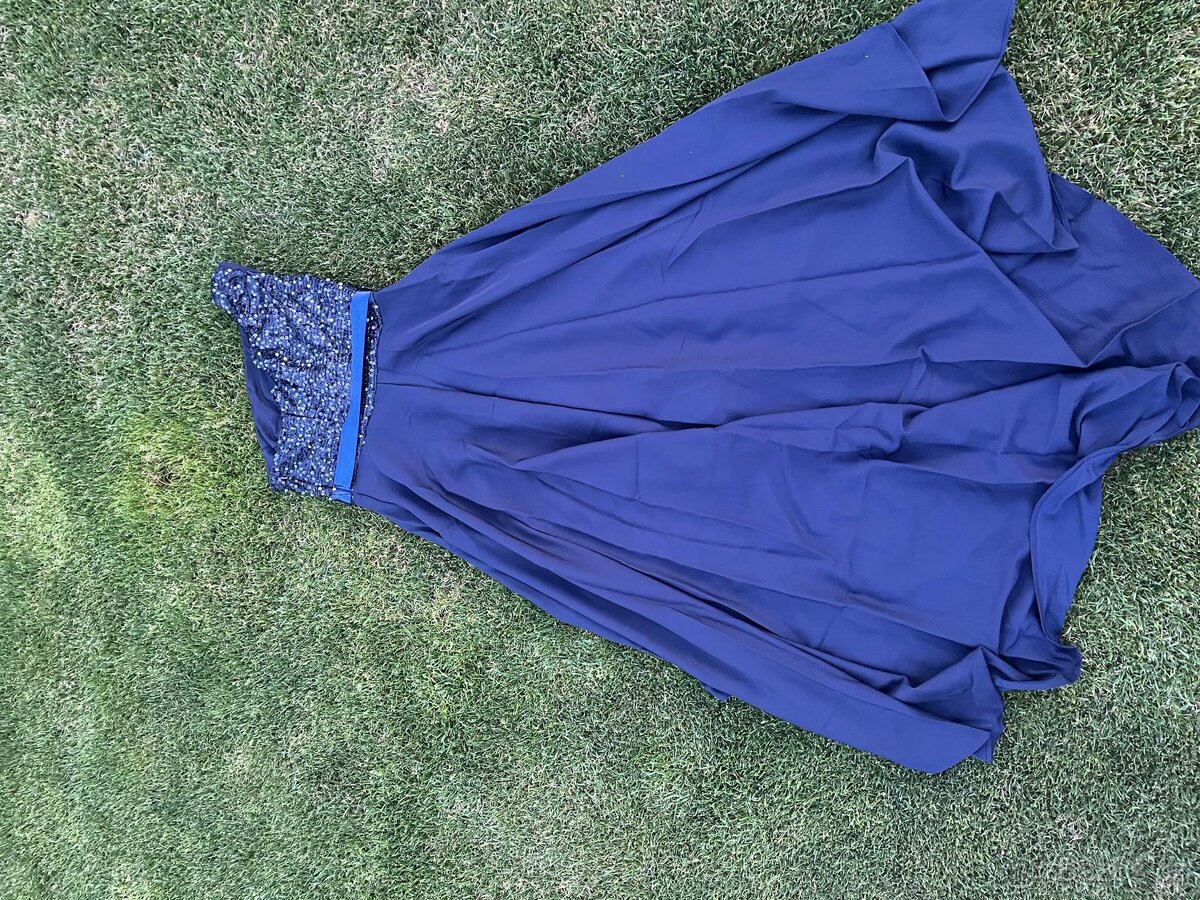 Nádherné společenské šaty - 2