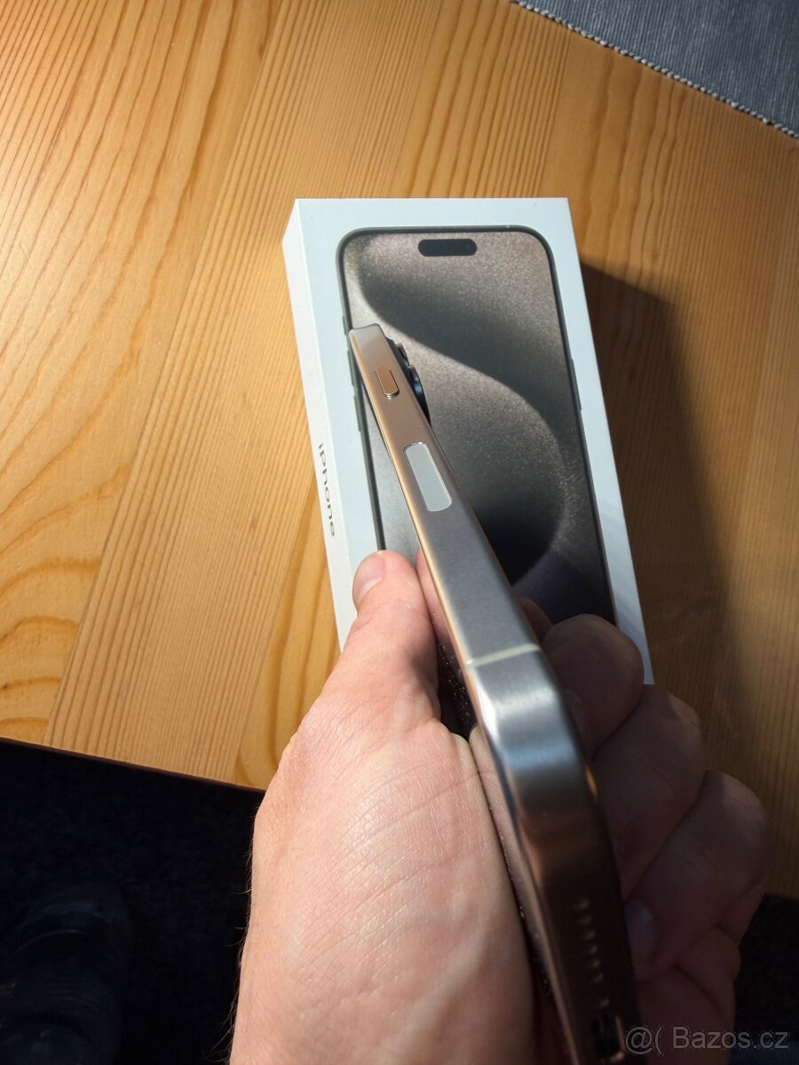 Prodám apple iphone 15 pro max 512gb - 2