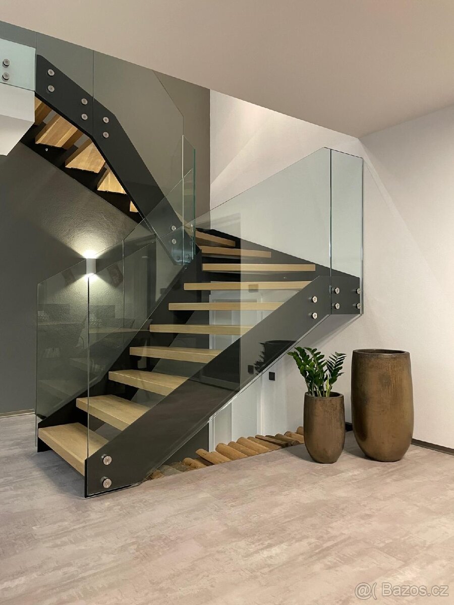 MONTÁŽNÍK - SCHODY a ZÁBRADLÍ (ZÁMEČNÍK,MONTÉR) - 2