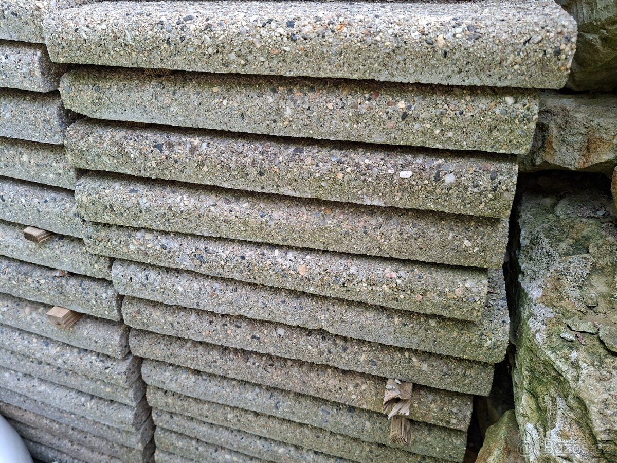 Plotová stříška štípaná rovná - 2