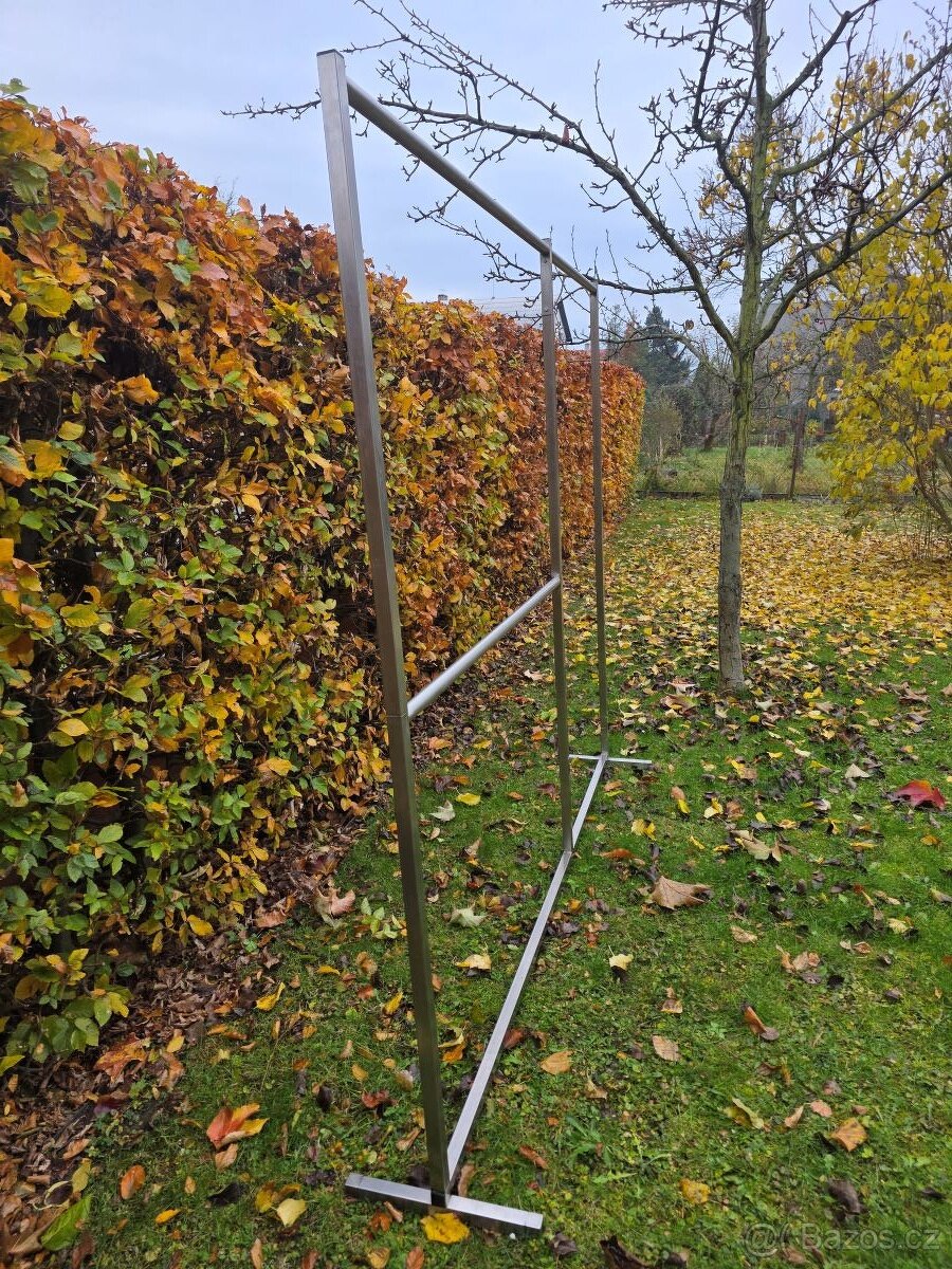 Věšák na oblečení - 2