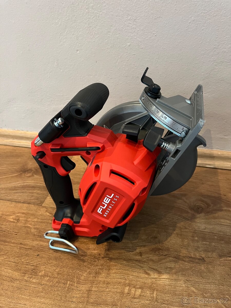 Bez AKU Milwaukee okružní pila M18 FCS552 - 2