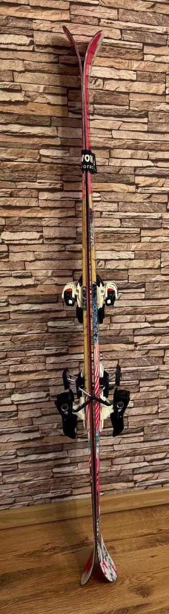 Lyže a přeskáče - 2