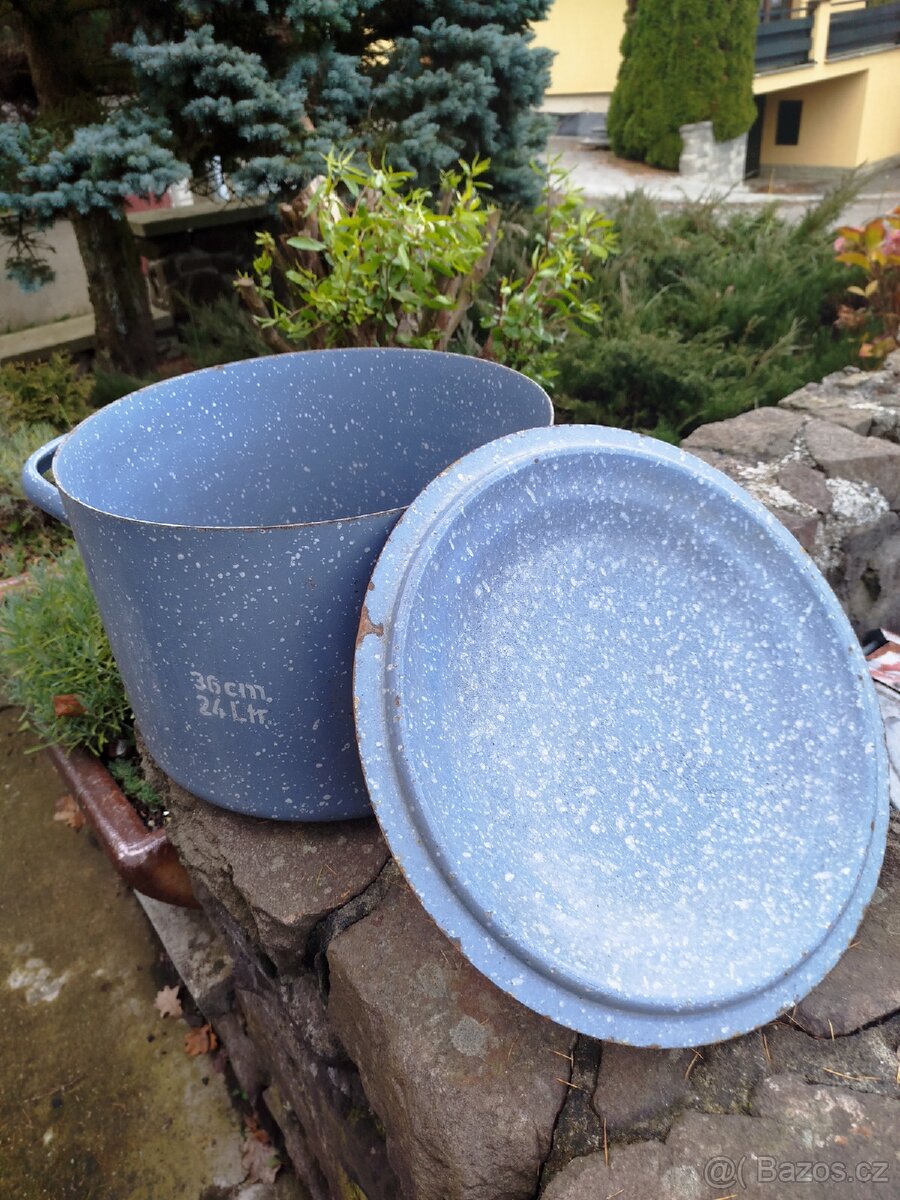 Smaltovaný hrnec - 2