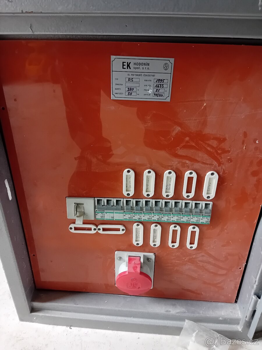 Prodám starší elektroměrovou skříň - 2