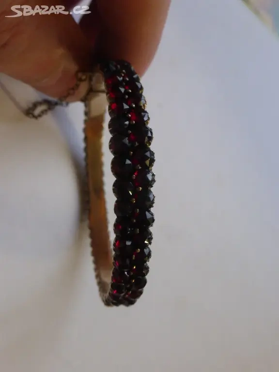 Granatovy Naramek - 2