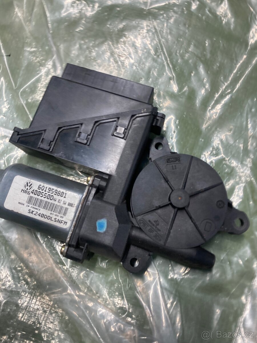 6Q1959801 Motor okna levá strana (řidiče) - 2