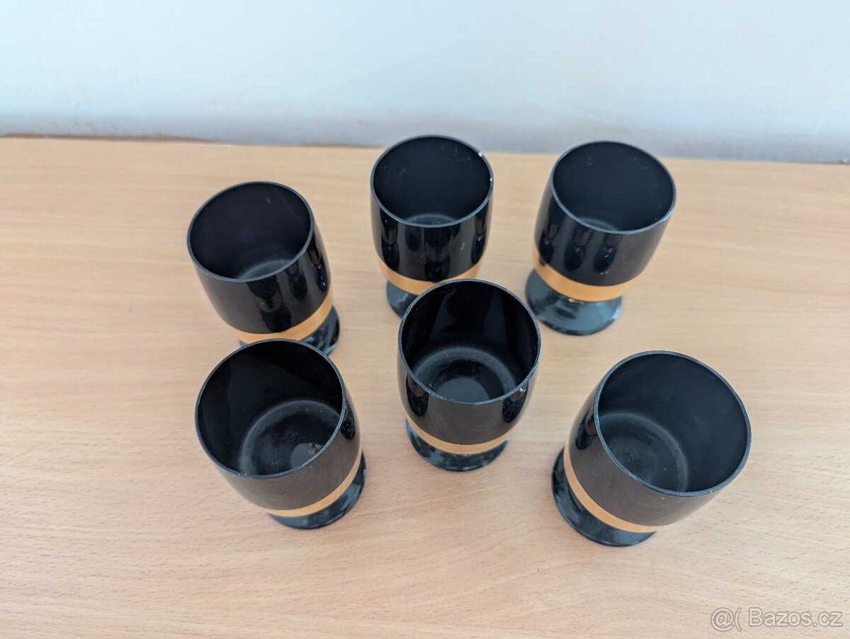 Luxusní skleněné pohárky černé se zlatým dekorem – 6× - 2