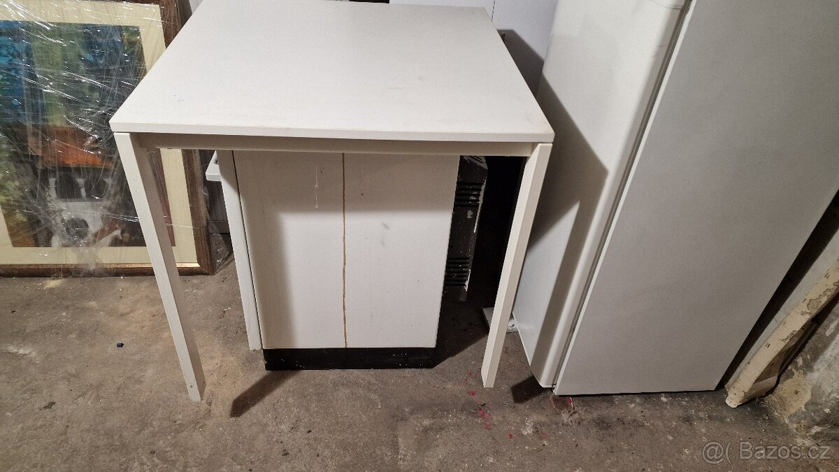 Stůl bílý, téměř nepoužitý - 2