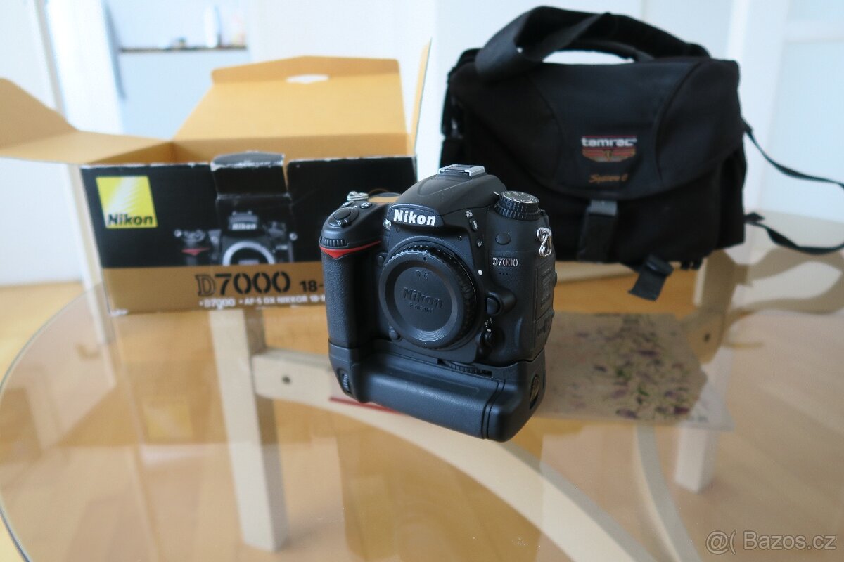 Nikon D7000 + objektiv a příslušenství - 2