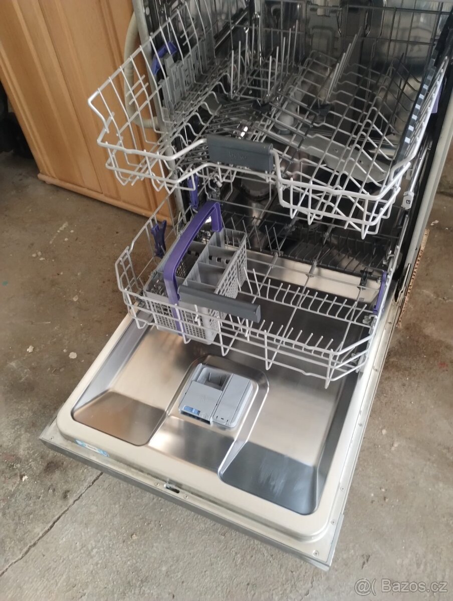 Myčka Beko 60cm rok stará - 2