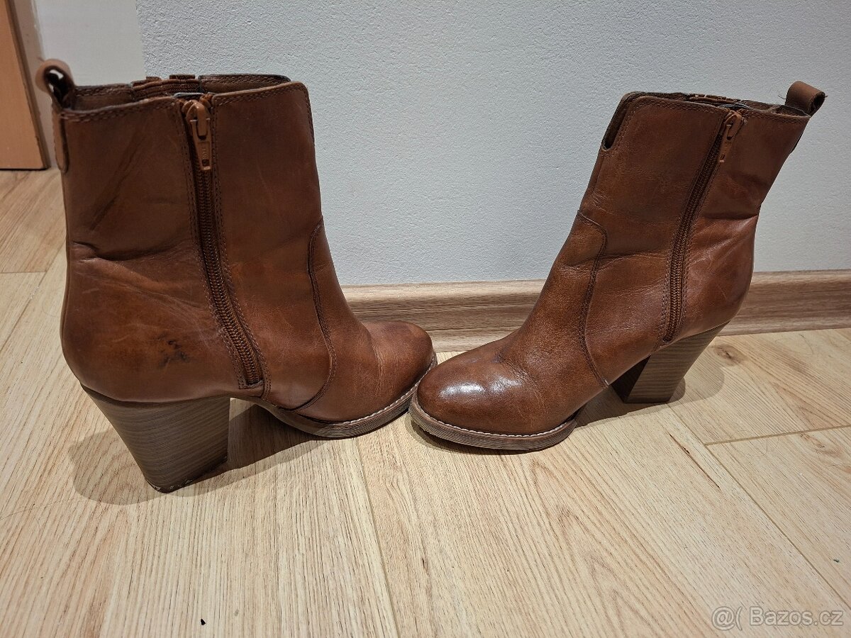 Damske kotnikove boty 39 - 2