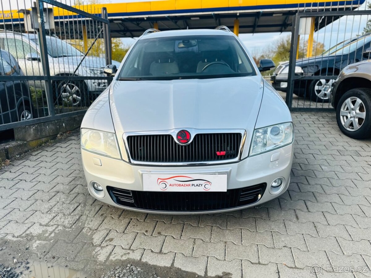 Škoda Octavia 2.0TFSi RS, MOC PĚKNÝ STAV - 2