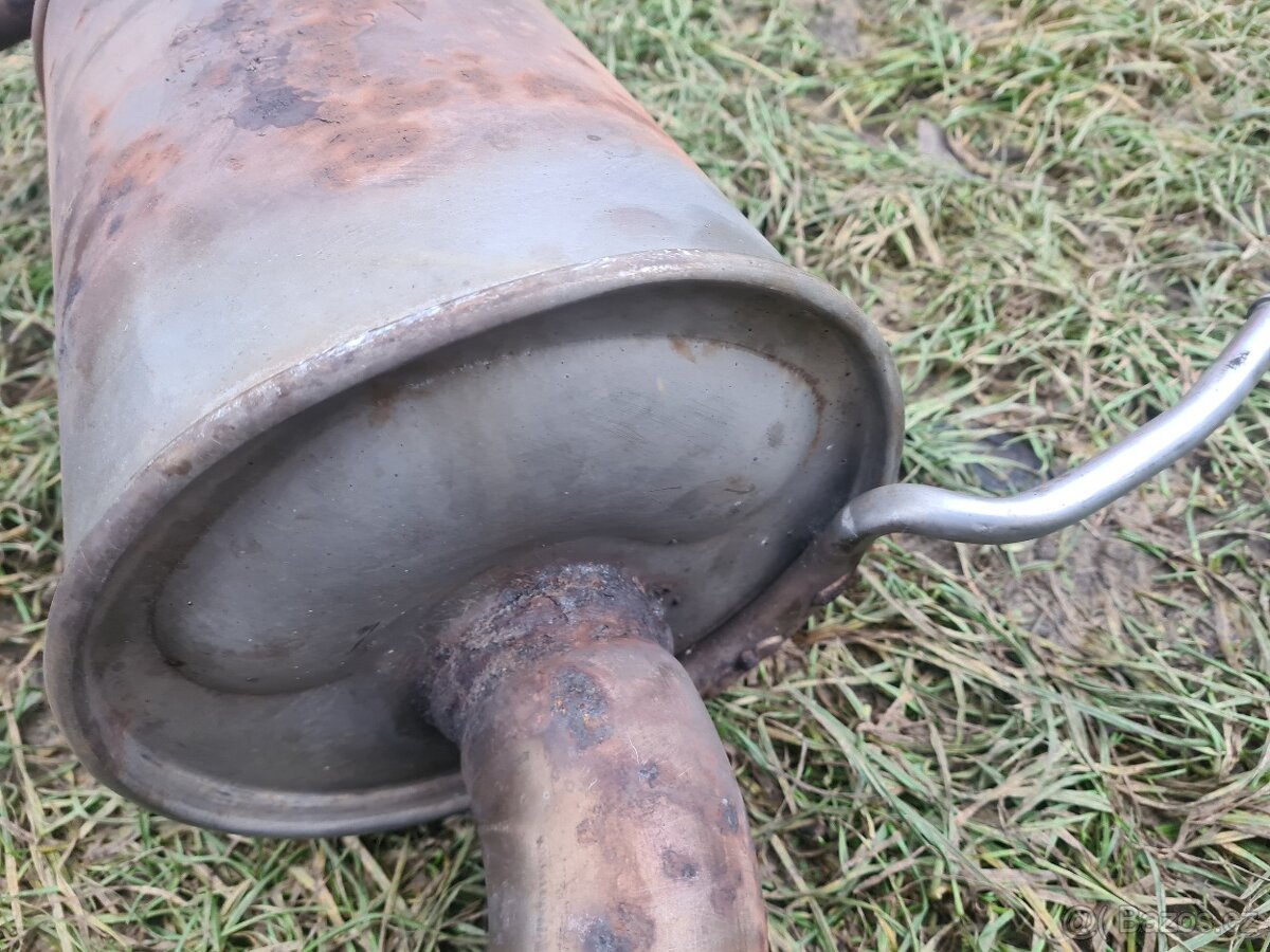 Střední díl výfuku na Škoda Octavia 2.0 TDI rok 2005 - 2