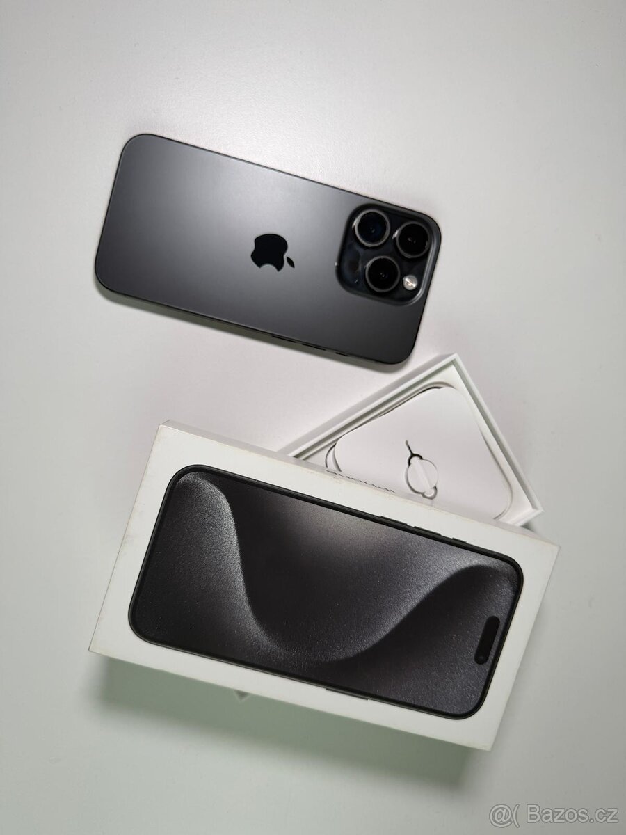 iPhone 15 Pro 256 Gb v barvě černý titan - 2
