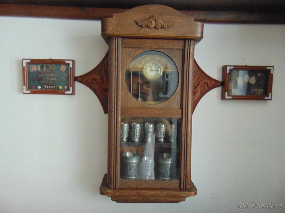 nástěnná vitrínka - 2