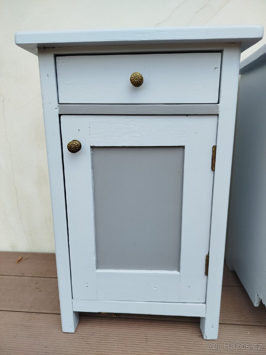 Šedivý noční stolek - 2