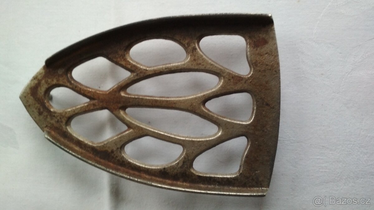 Prodám starožitný stojan pod žehličku - 2