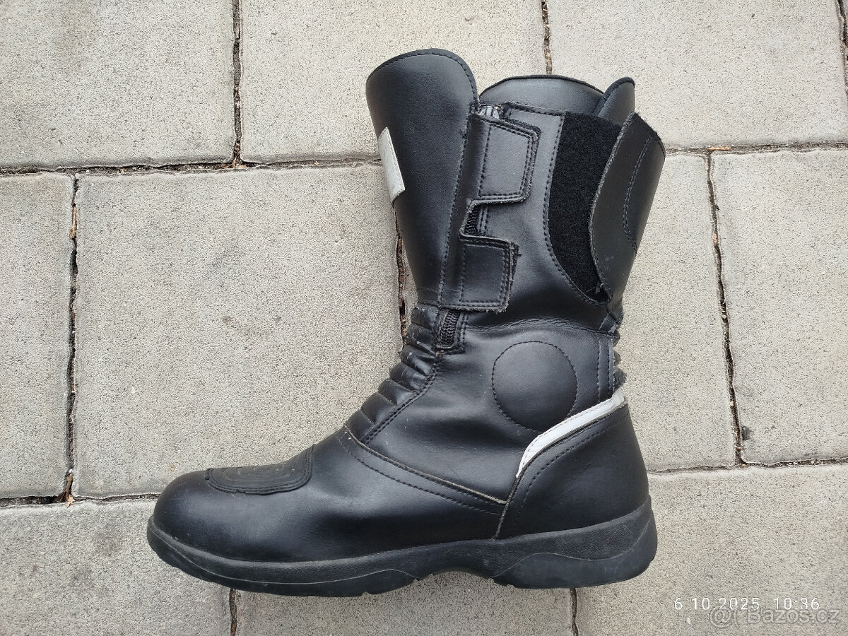 MOTO BOTY vel. 44 - 2