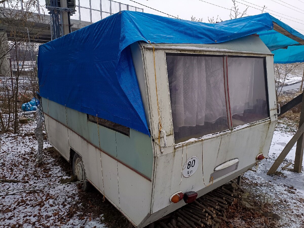 Prodám karavan bez TP, neteče , suchy - 2