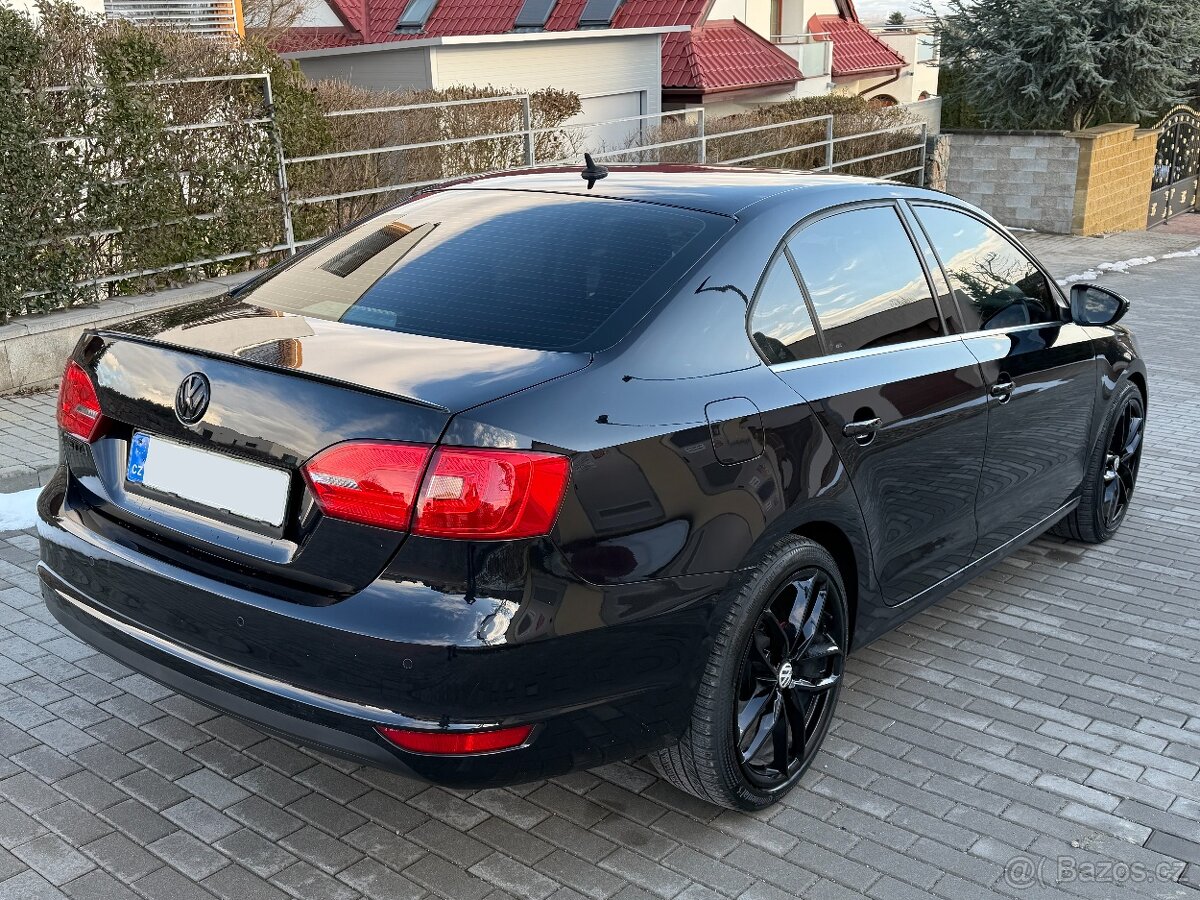 Volkswagen Jetta 1.6TDI/DSG/Kůže/Výhřev/Servis/Nová STK - 2