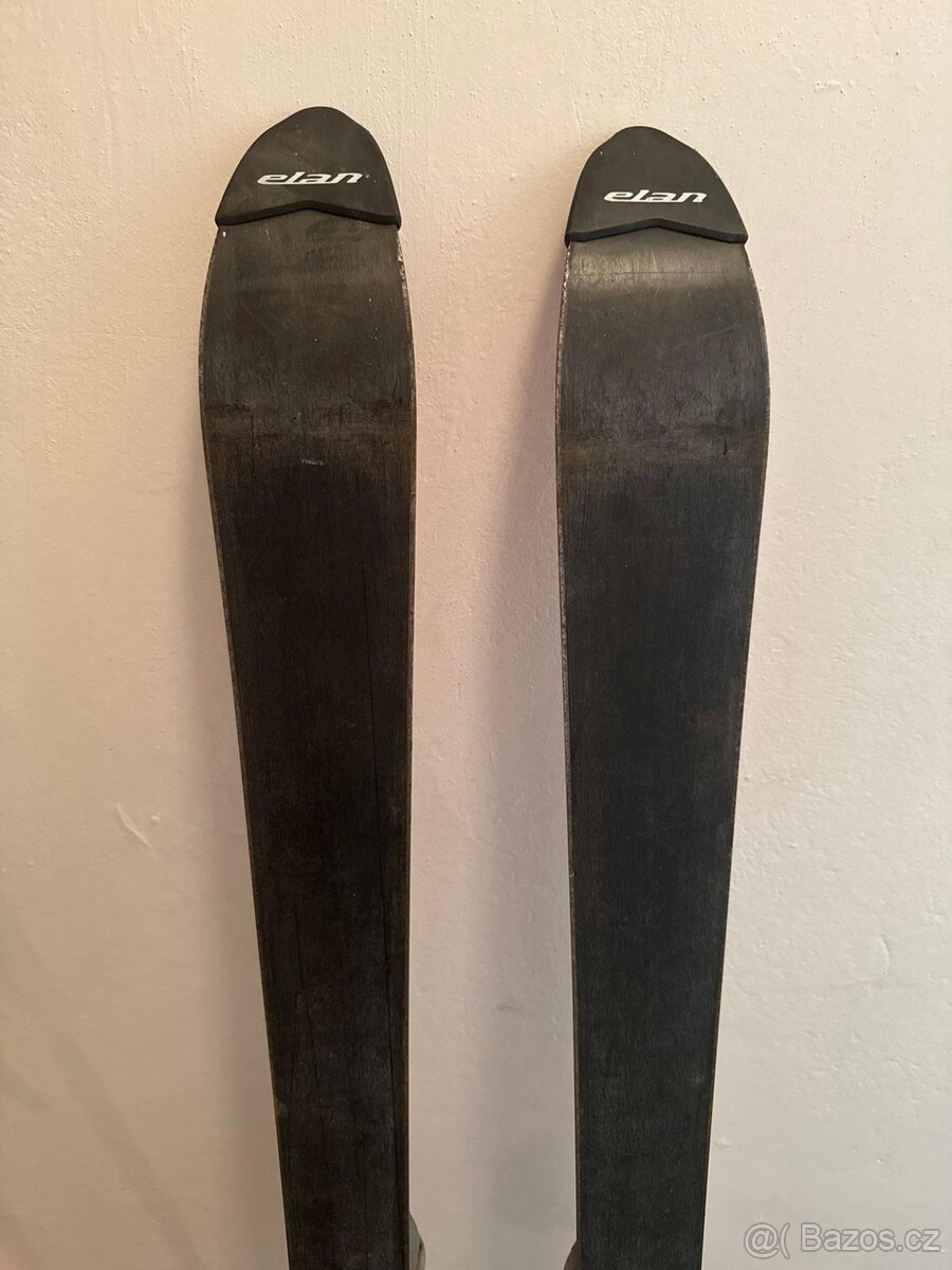 Lyže a lyžařské hůlky - 2